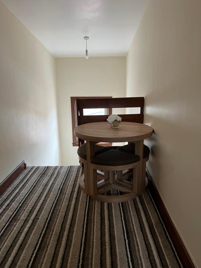 4 Bed Bungalow Near Airport เอดินบะระ ภายนอก รูปภาพ