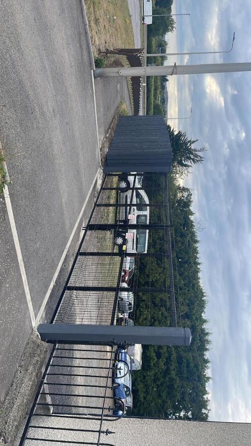 4 Bed Bungalow Near Airport เอดินบะระ ภายนอก รูปภาพ