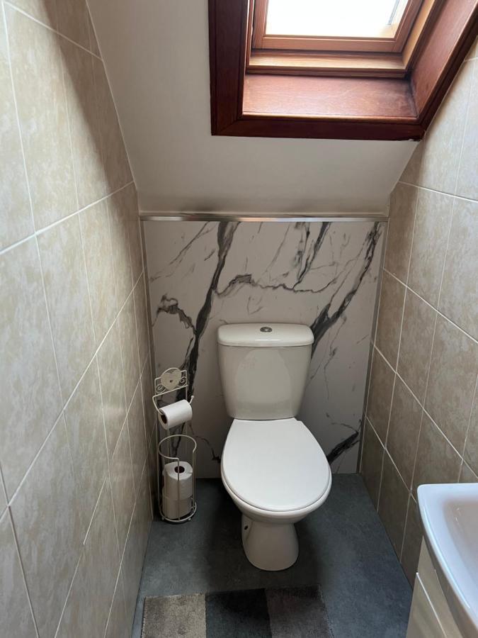 4 Bed Bungalow Near Airport เอดินบะระ ภายนอก รูปภาพ