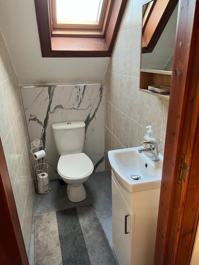 4 Bed Bungalow Near Airport เอดินบะระ ภายนอก รูปภาพ